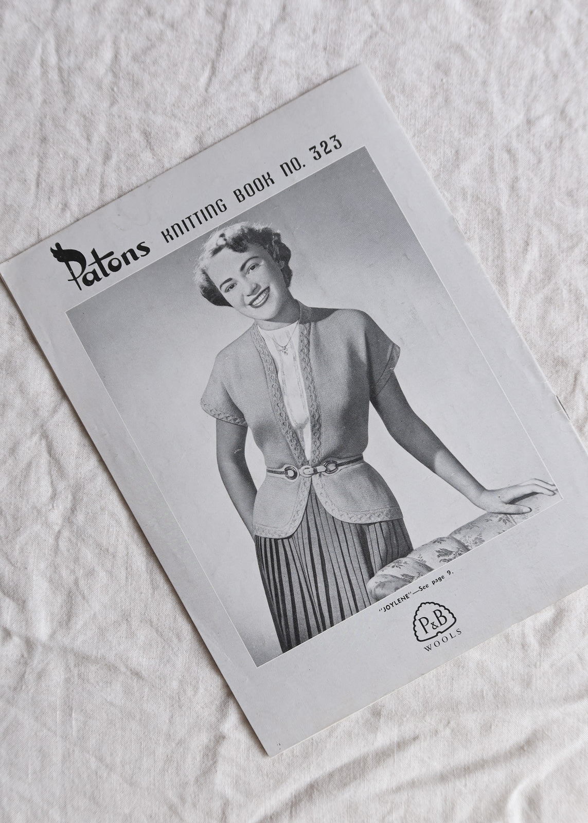 Patons 323 Knitting Book