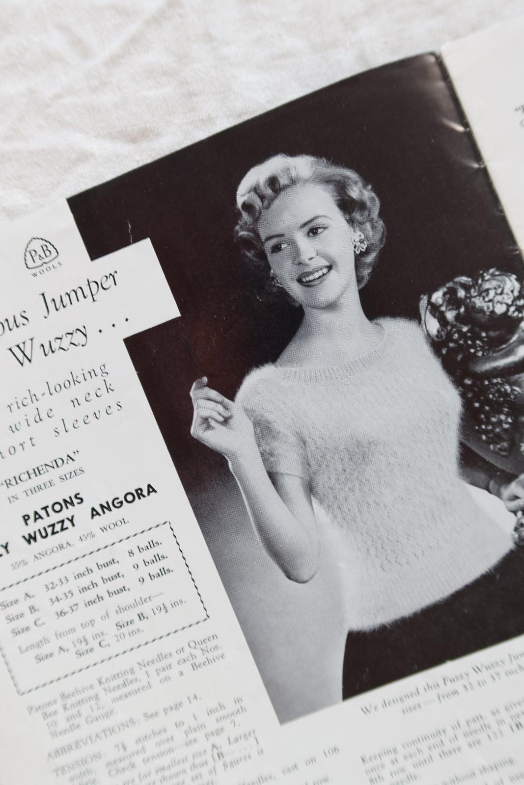 Patons 528 Knitting Book